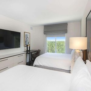 Non-Smoking Queen Suite Two Queen Beds